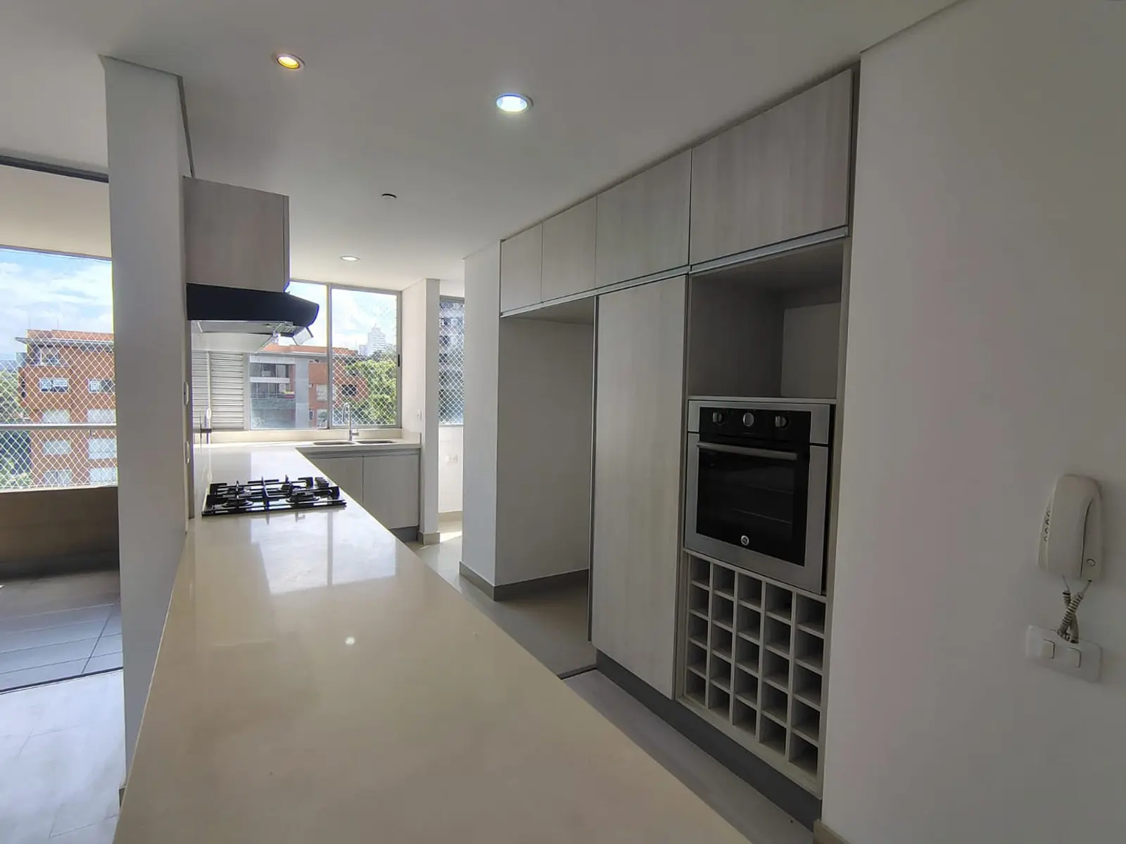 th.outside1200x1200.6a7de455234ae_infocdn__3p9zrvuqmxa19xuualy8z3khvit6qjpflptottpsjpg Apartamento en Arriendo en Envigado