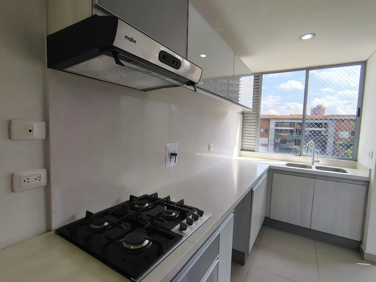 th.outside1200x1200.6a7de45524384_infocdn__1ylo4txshpijrzyrkzczlgoztfhfnazpvmikifq4jpg Apartamento en Arriendo en Envigado