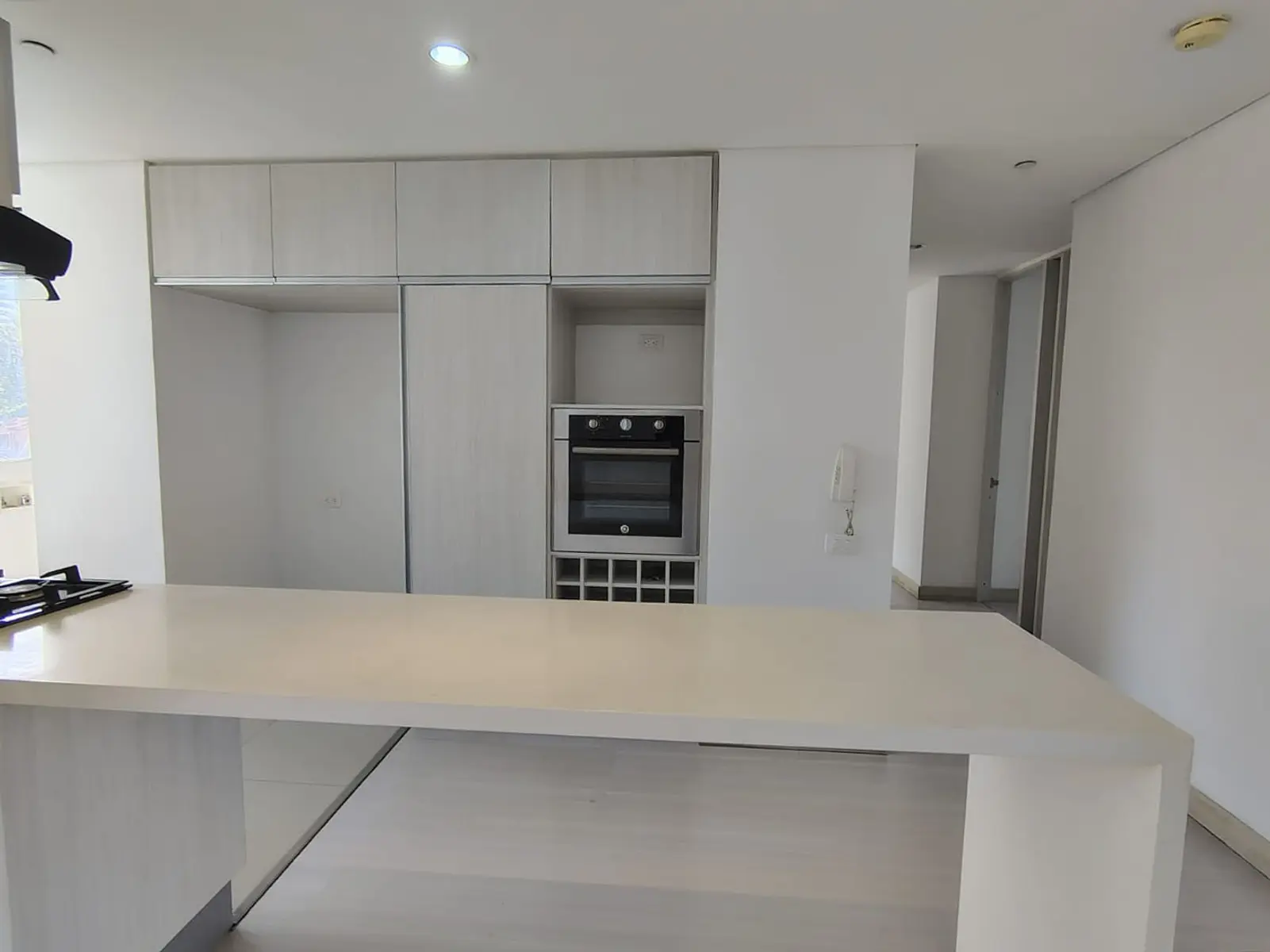 th.outside1200x1200.6a7de45616531_infocdn__fkdhhedqvyv0knr4noaim09foc39jest4i2ivatfjpg Apartamento en Arriendo en Envigado