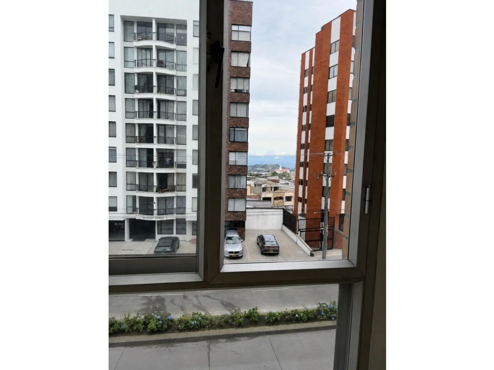 th.outside1200x1200.6a8352083f4bf_infocdn__gr-apartamento-1-alcoba-avenida-p-1786052624-9612-4606jpeg Apartamento en Arriendo en Palermo, Manizales