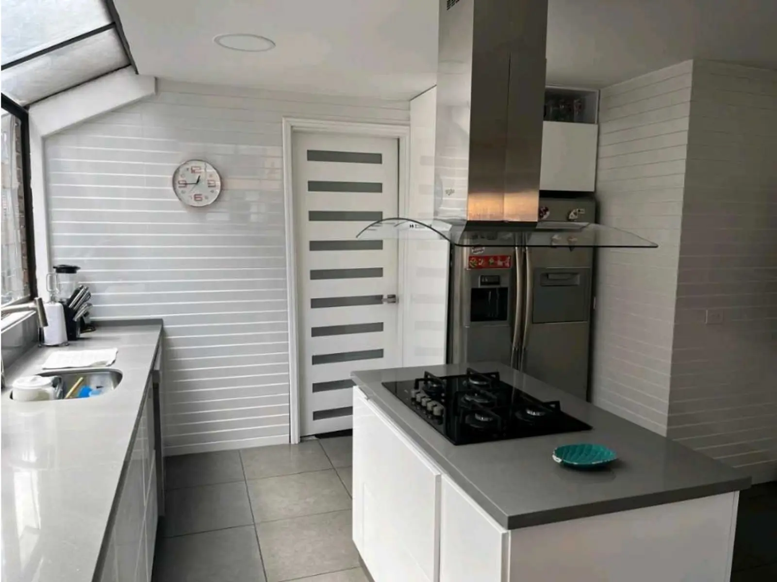 th.outside1200x1200.6a8b132dc00fa_infocdn__gr-apto-venta-270m2-incluida-terr-1750720977-8638-7359jpeg Apartamento en Arriendo en San patricio, Bogotá