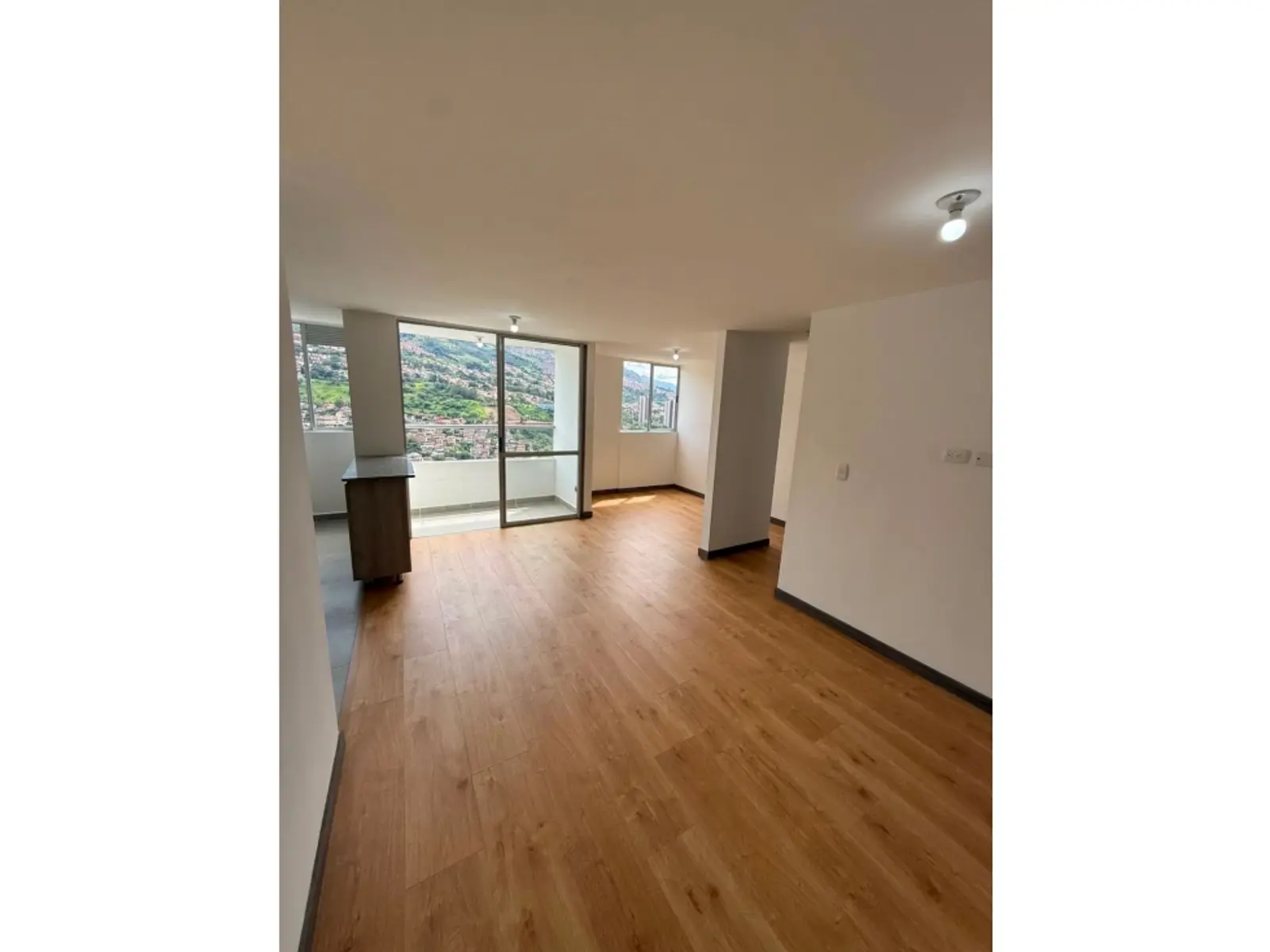 th.outside1200x1200.6a8fde9566290_infocdn__gr-copia-de-apartamento-en-arrien-1787807961-3127-7313jpeg Apartamento en Arriendo en Calasanz, Medellín