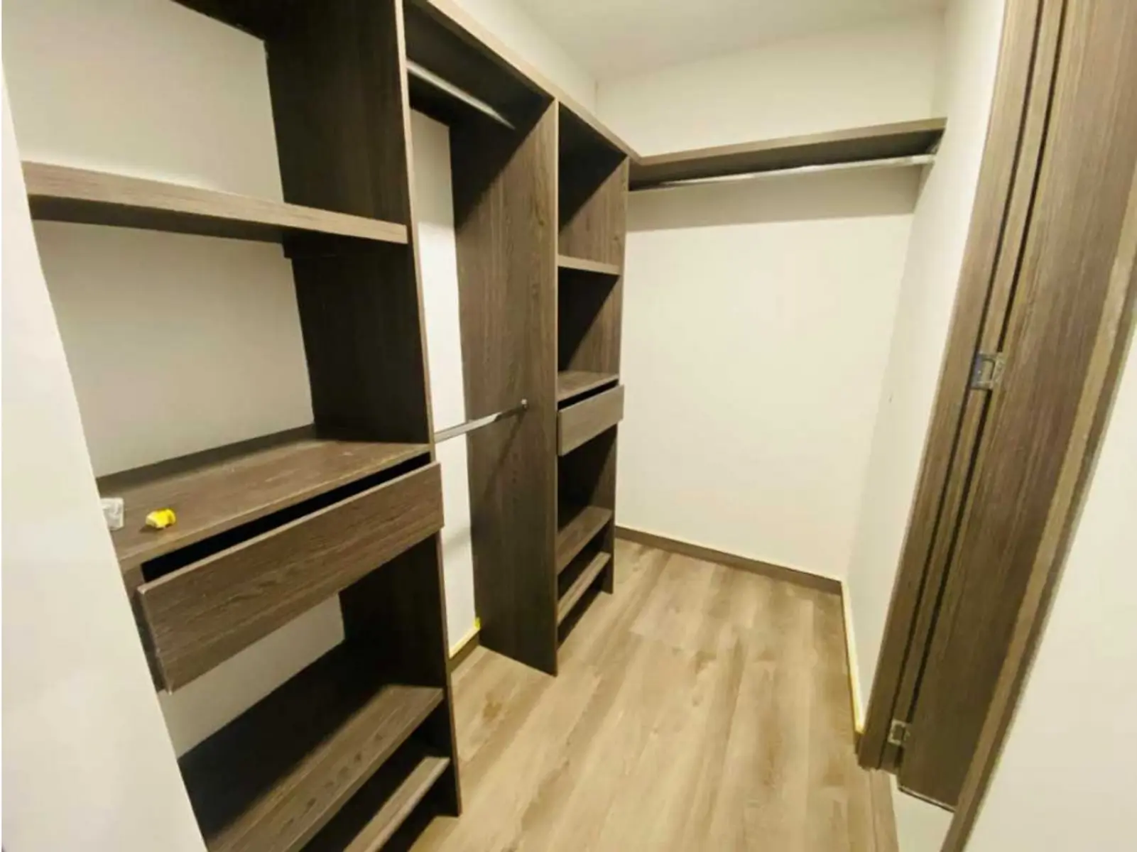 th.outside1200x1200.6a9587dace435_infocdn__gr-apartamento-para-la-renta-en-e-1788184175-6371-9402jpeg Apartamento en Arriendo en Ciudad del Río, Medellín