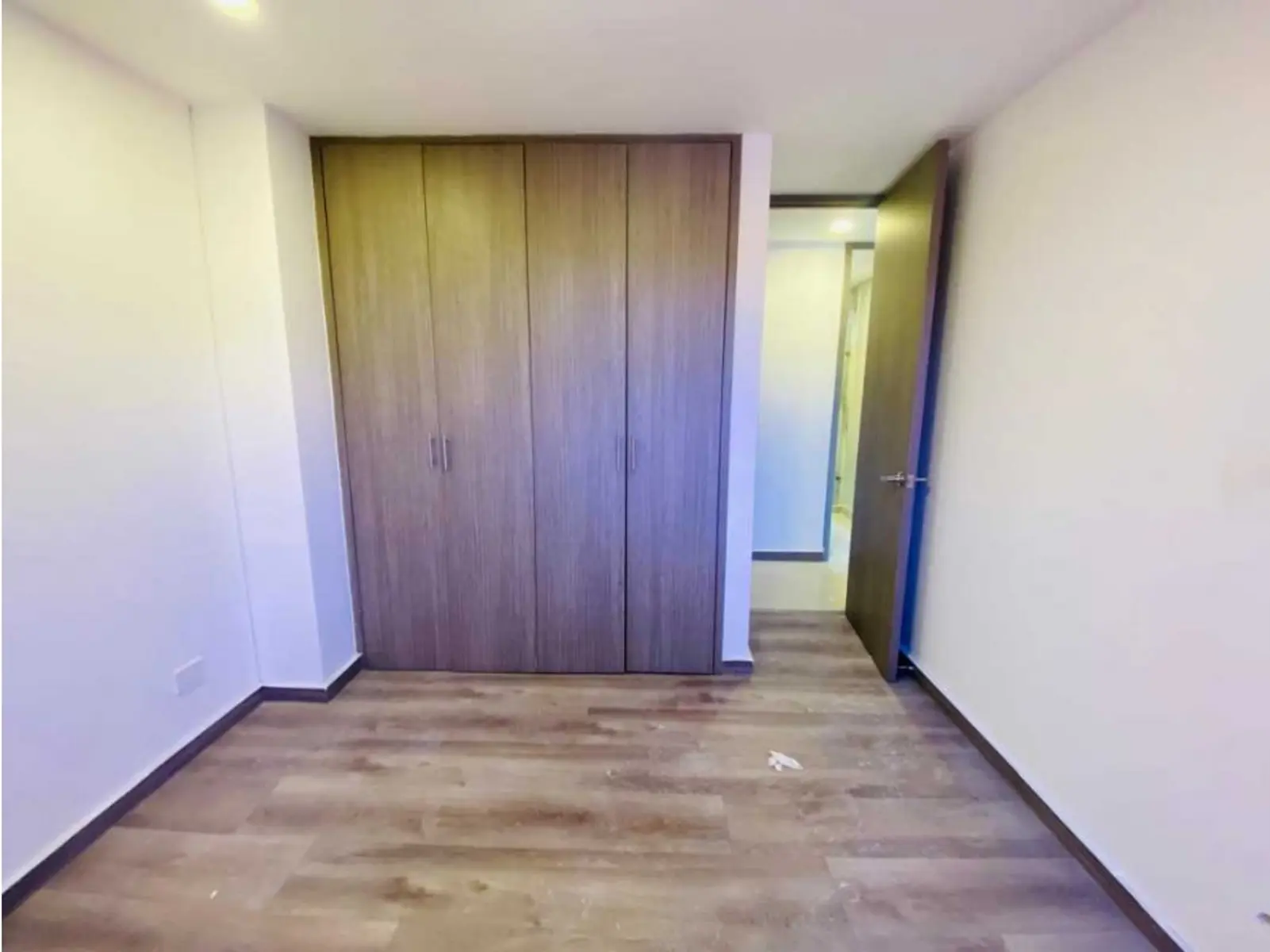 th.outside1200x1200.6a9587db92fd9_infocdn__gr-apartamento-para-la-renta-en-e-1788184181-8457-4122jpeg Apartamento en Arriendo en Ciudad del Río, Medellín