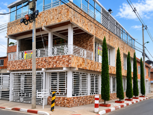 CASA ESQUINERA EN VENTA – VILLAGORGONA, BARRIO LA VICTORIA