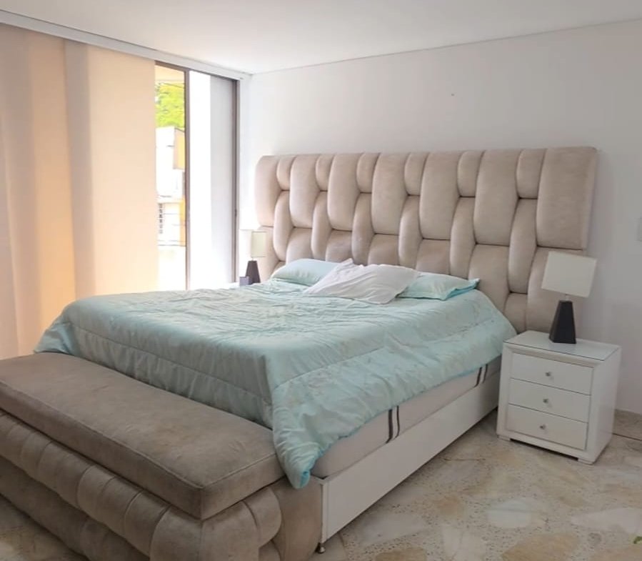 Casa en venta en el Ingenio Cali de 440 metros de 3 niveles