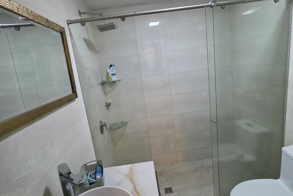 Casa en venta en el Ingenio Cali de 440 metros de 3 niveles