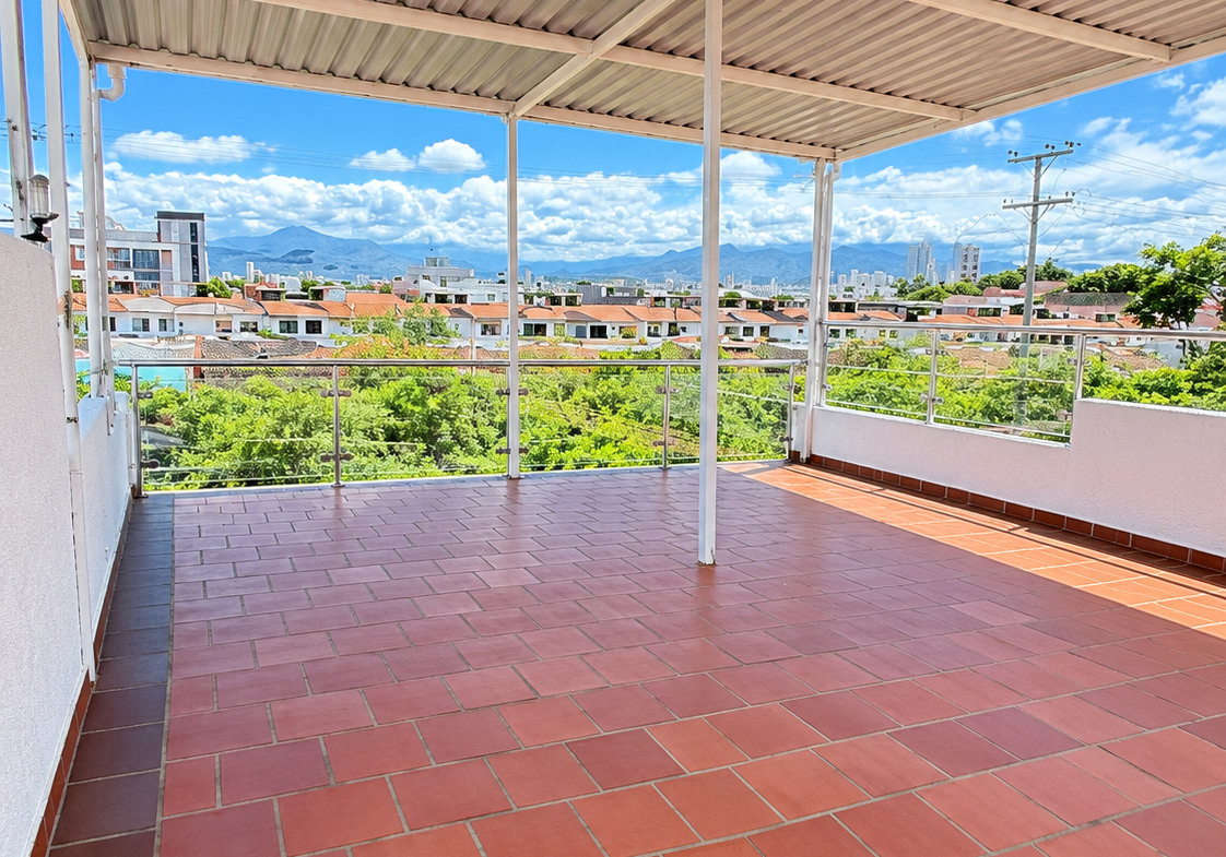 Venta de Casa en Cúcuta, barrio La Ceiba de 3 niveles