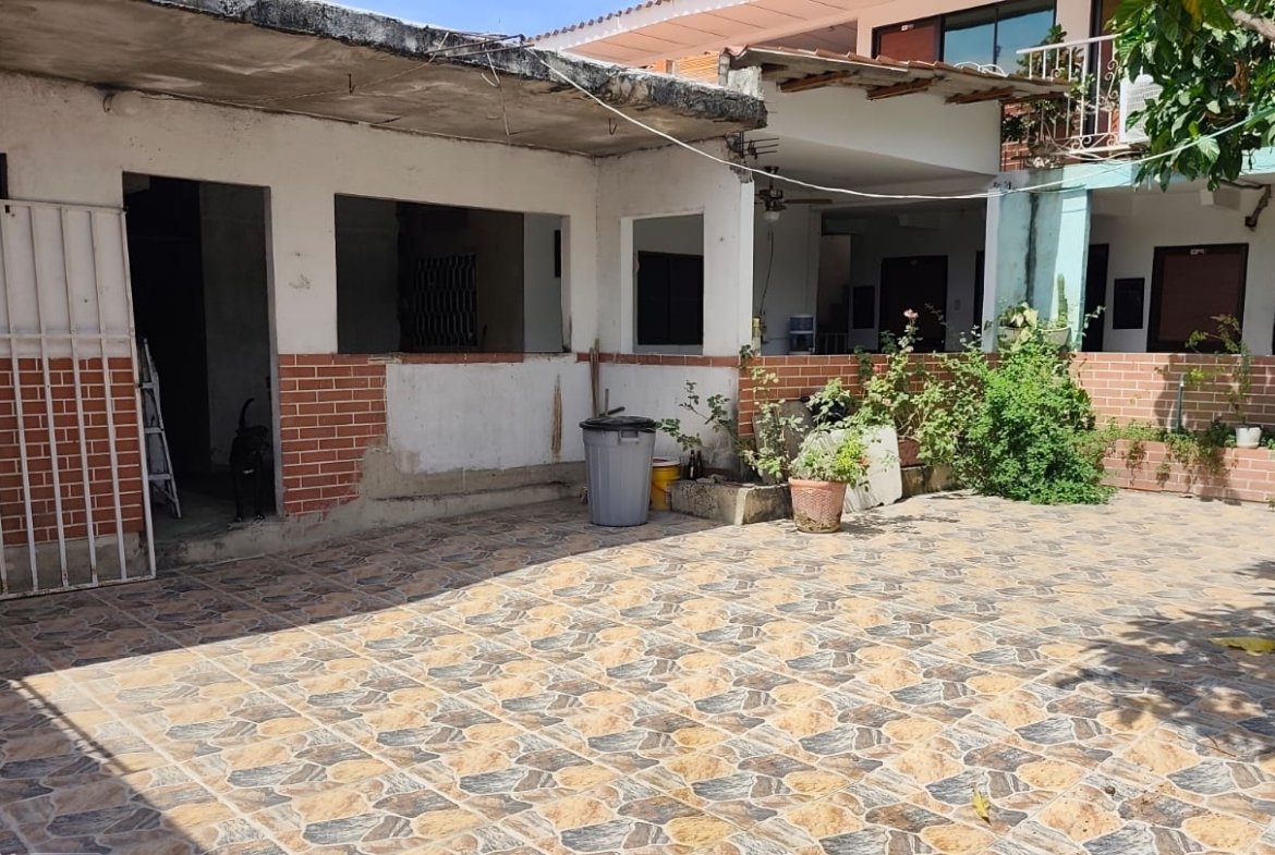 PROPIEDAD DE 600 M2, HOSTAL, LOCALES COMERCIALES Y CASA LOTE EN SANTA MARTA