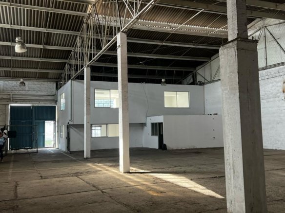 Bodega en arriendo en el barrio Manzanares, Cali