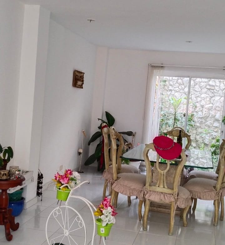 Casa en venta en Palmira, barrio Altamira – 2 pisos más terraza
