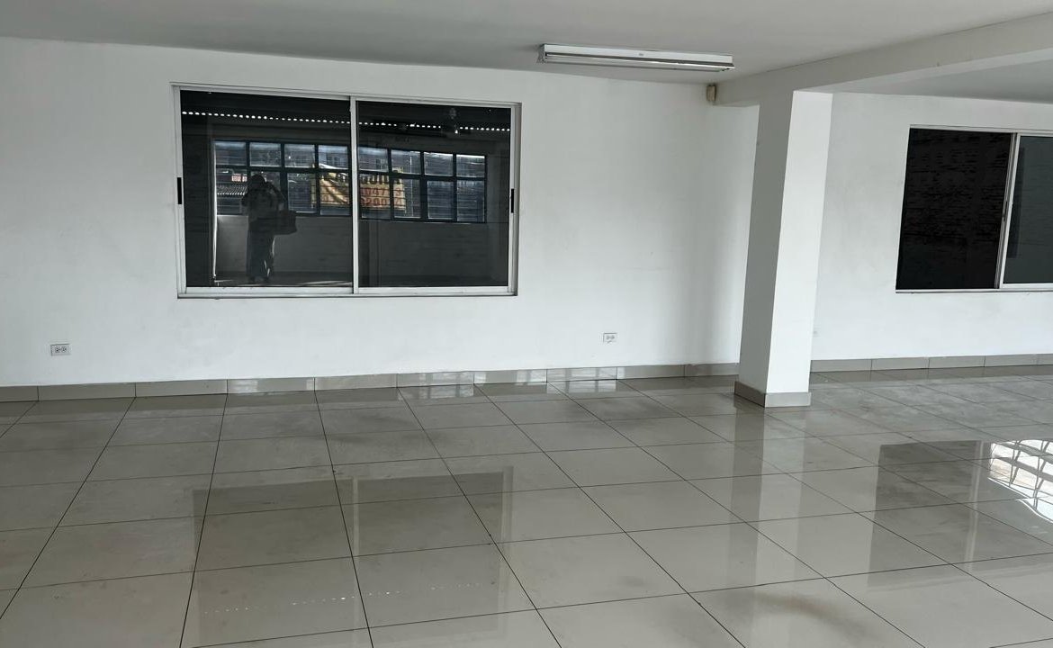 Bodega en arriendo en el barrio Manzanares, Cali