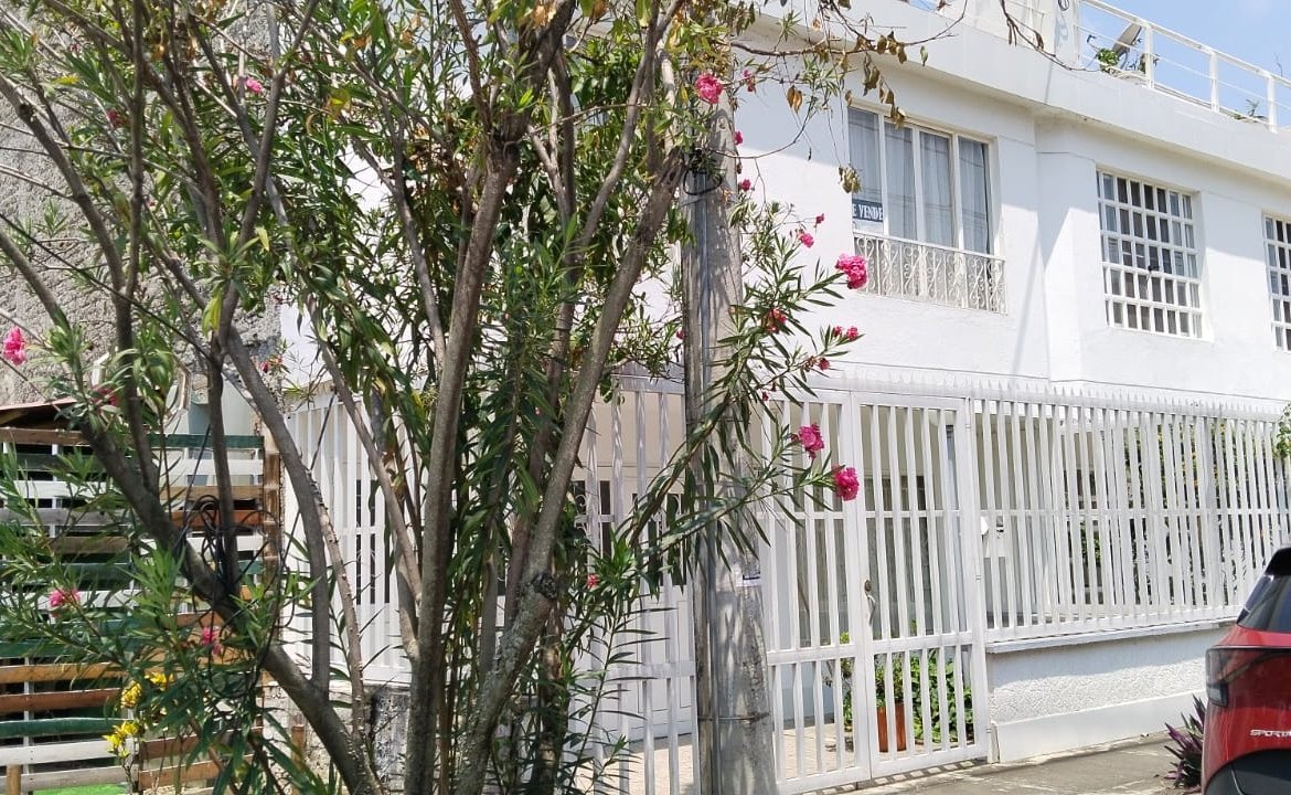 Casa en venta en Palmira, barrio Altamira – 2 pisos más terraza