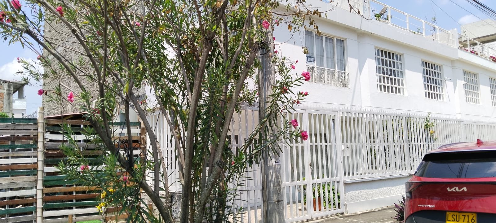 214465-271286-2135334830714187 Casa en venta en Palmira, barrio Altamira – 2 pisos más terraza