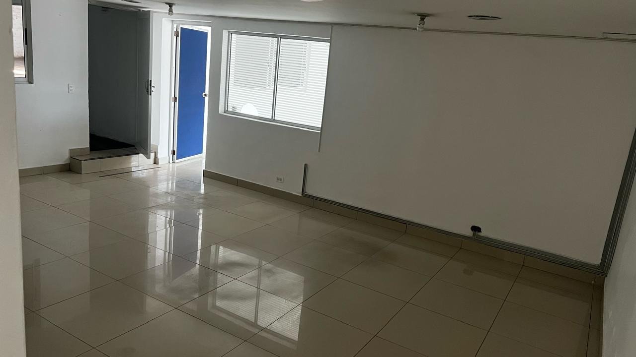 Bodega en arriendo en el barrio Manzanares, Cali