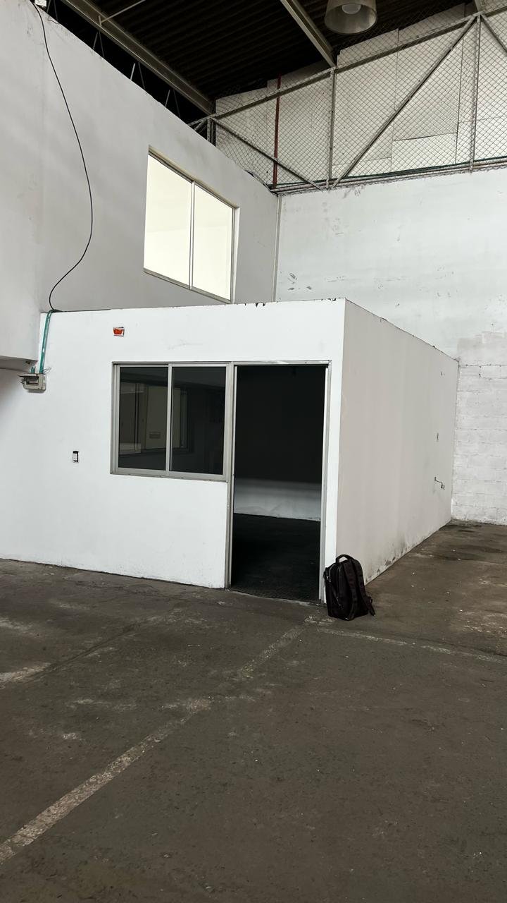 Bodega en arriendo en el barrio Manzanares, Cali
