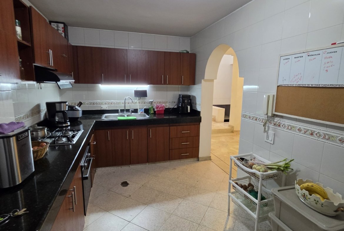 Casa en venta en el Ingenio Cali de 440 metros de 3 niveles