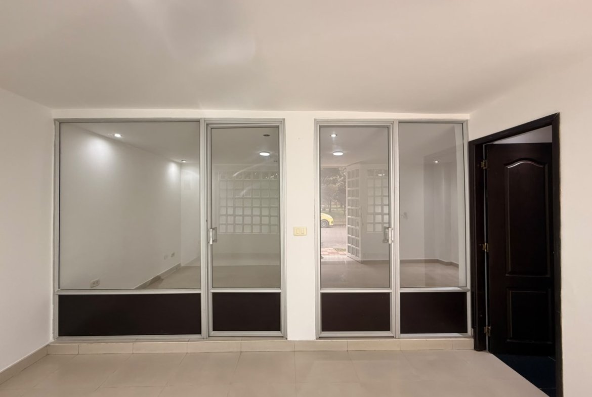 Se arrienda oficina barrio La Esmeralda Bogota