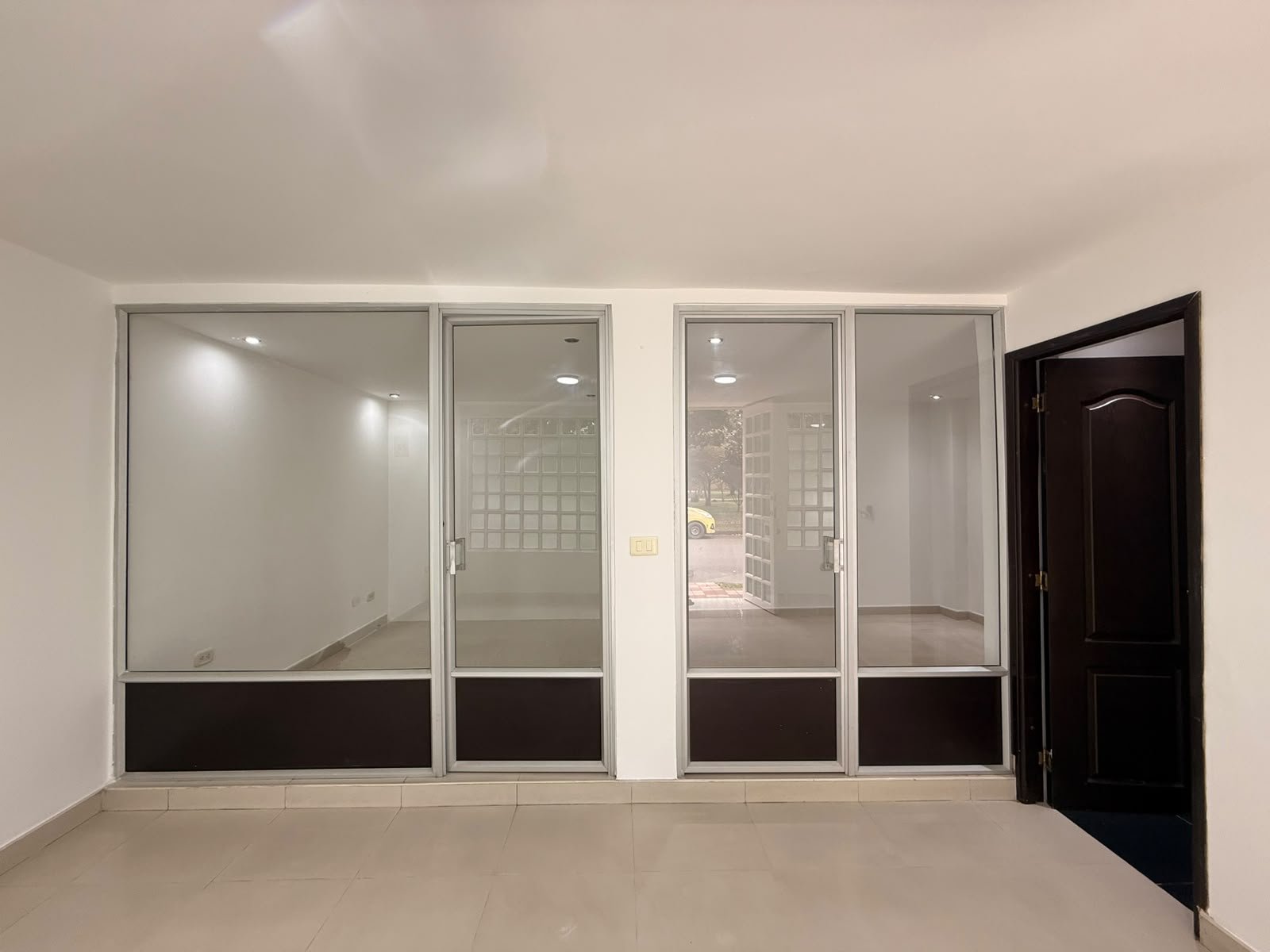 314202-454753-1029990306722473 Se arrienda oficina barrio La Esmeralda Bogota