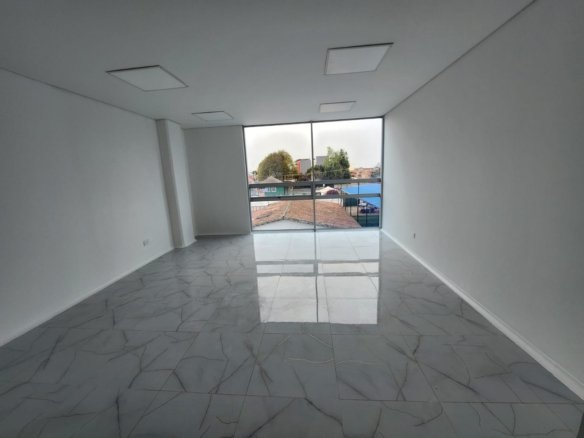 Oficina en venta en Chía, 27,07 m² remodelada con parqueadero