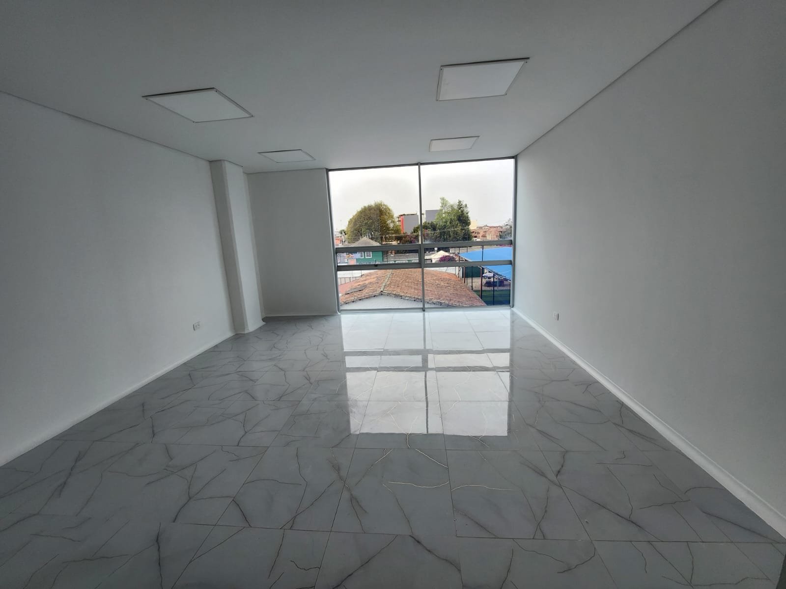 314202-454753-1062847336568954 Oficina en venta en Chía, 27,07 m² remodelada con parqueadero