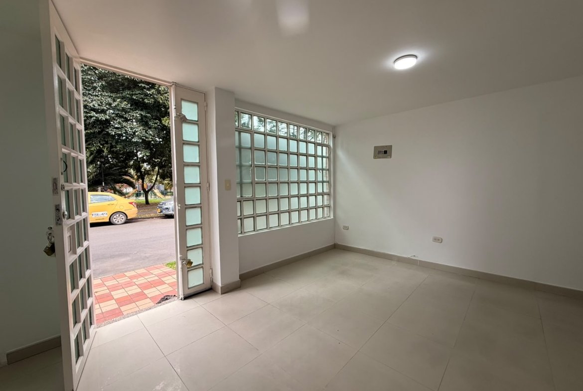 Se arrienda oficina barrio La Esmeralda Bogota