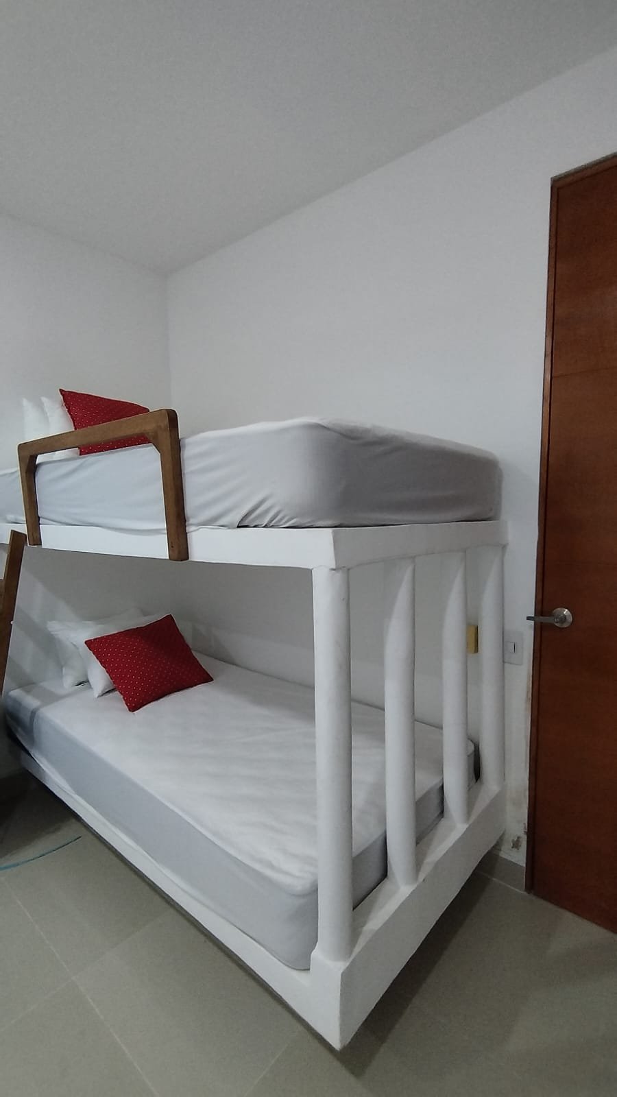 314202-454753-1095531246200160 Apartamento en venta en Laguna Club Cartagena de Indias, piscina privada y venta a puerta cerrada
