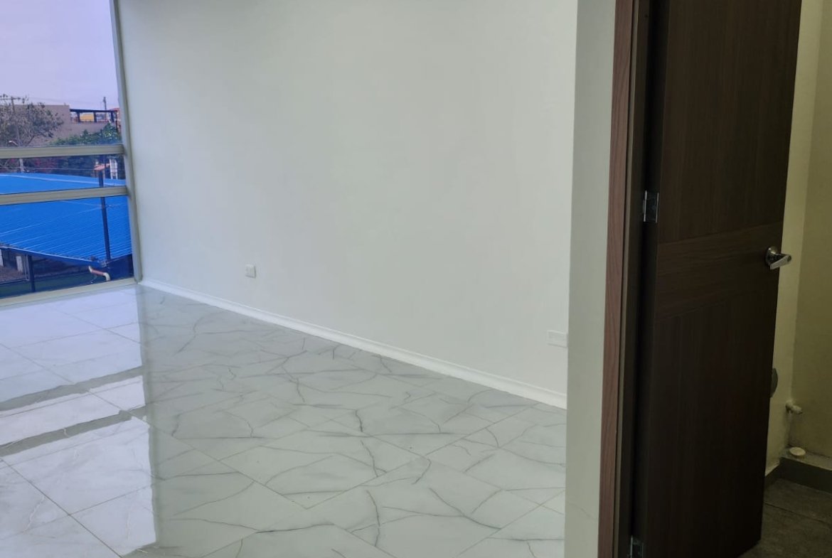 Oficina en venta en Chía, 27,07 m² remodelada con parqueadero