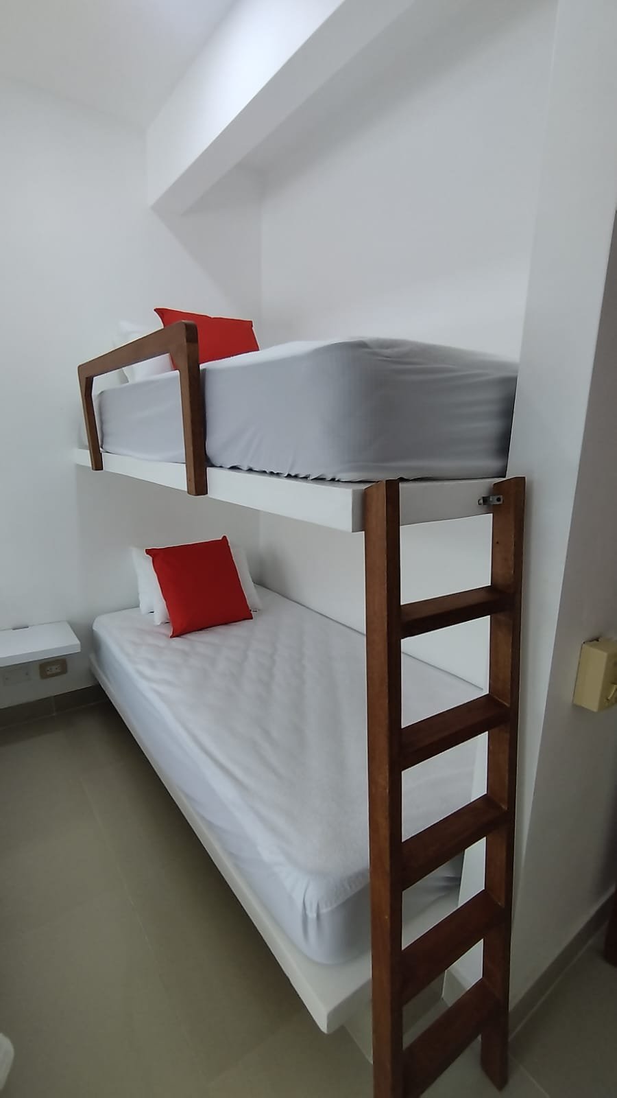 314202-454753-1121996493727700 Apartamento en venta en Laguna Club Cartagena de Indias, piscina privada y venta a puerta cerrada
