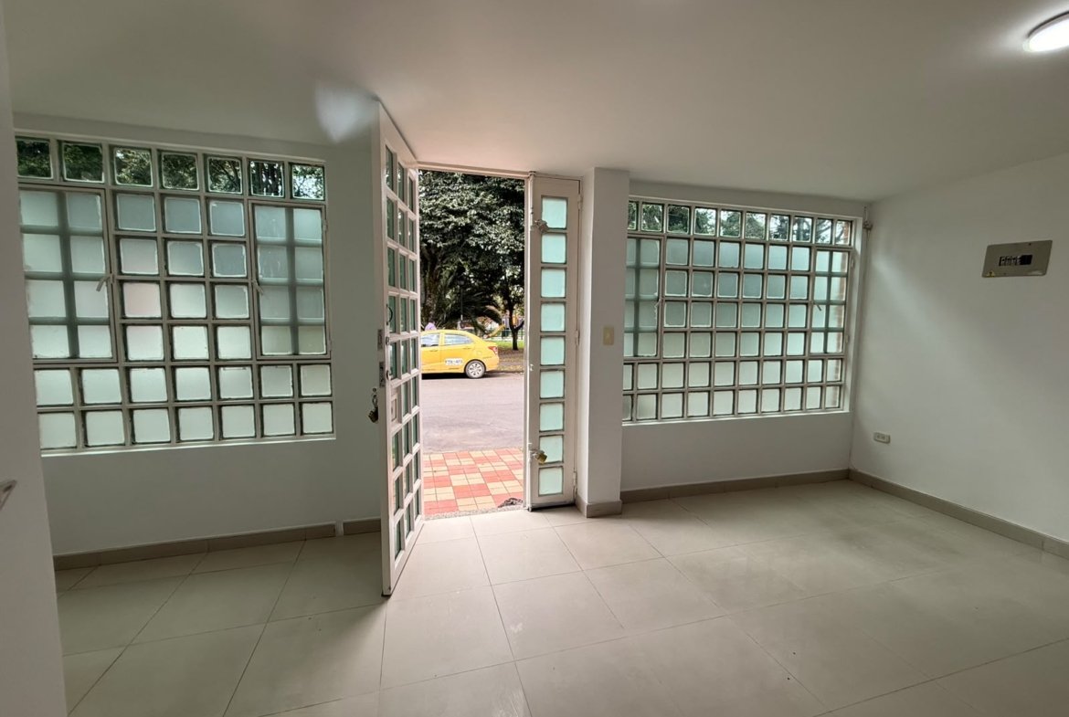 Se arrienda oficina barrio La Esmeralda Bogota