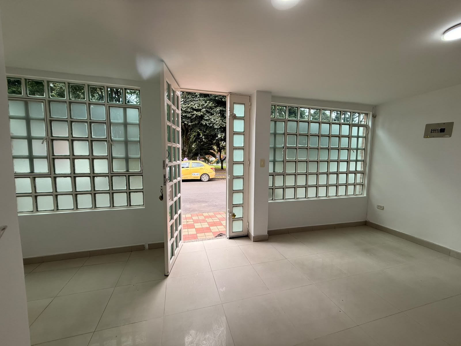 314202-454753-1123227760222943 Se arrienda oficina barrio La Esmeralda Bogota