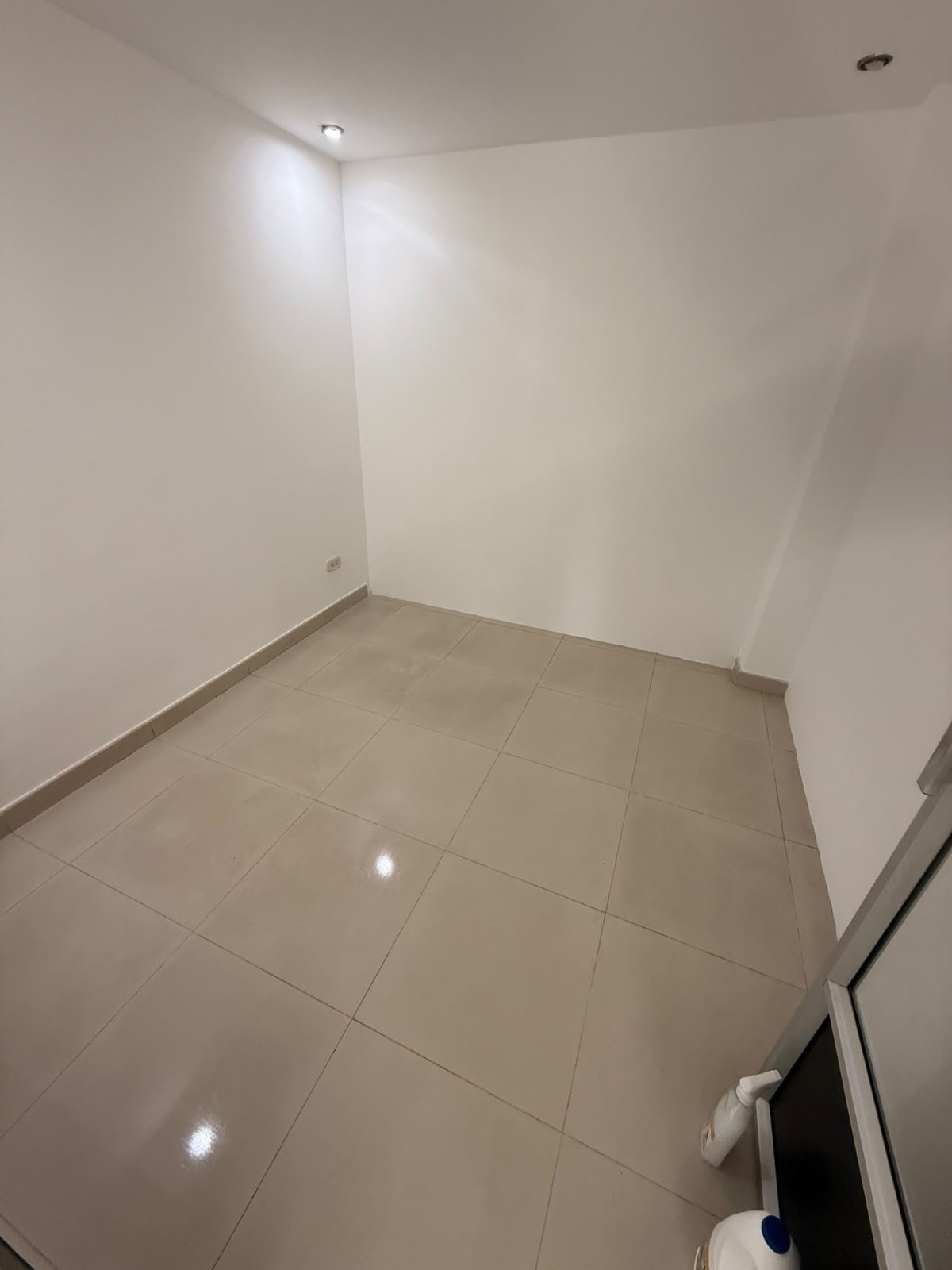 314202-454753-1368739012007175 Se arrienda oficina barrio La Esmeralda Bogota