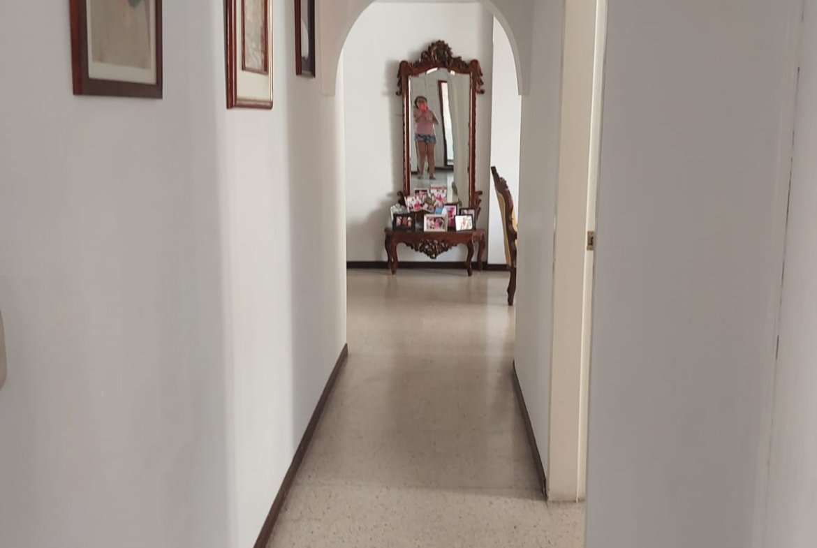 Apartamento en venta en Prados del Norte, Cali de 85 m²