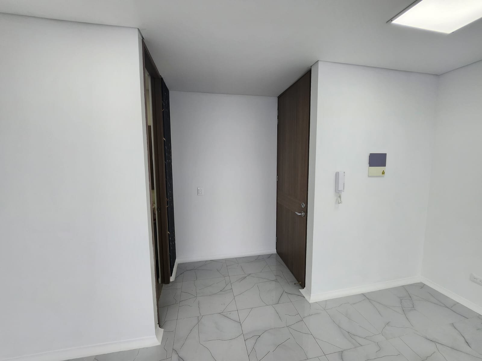 314202-454753-1403886161184565 Oficina en venta en Chía, 27,07 m² remodelada con parqueadero