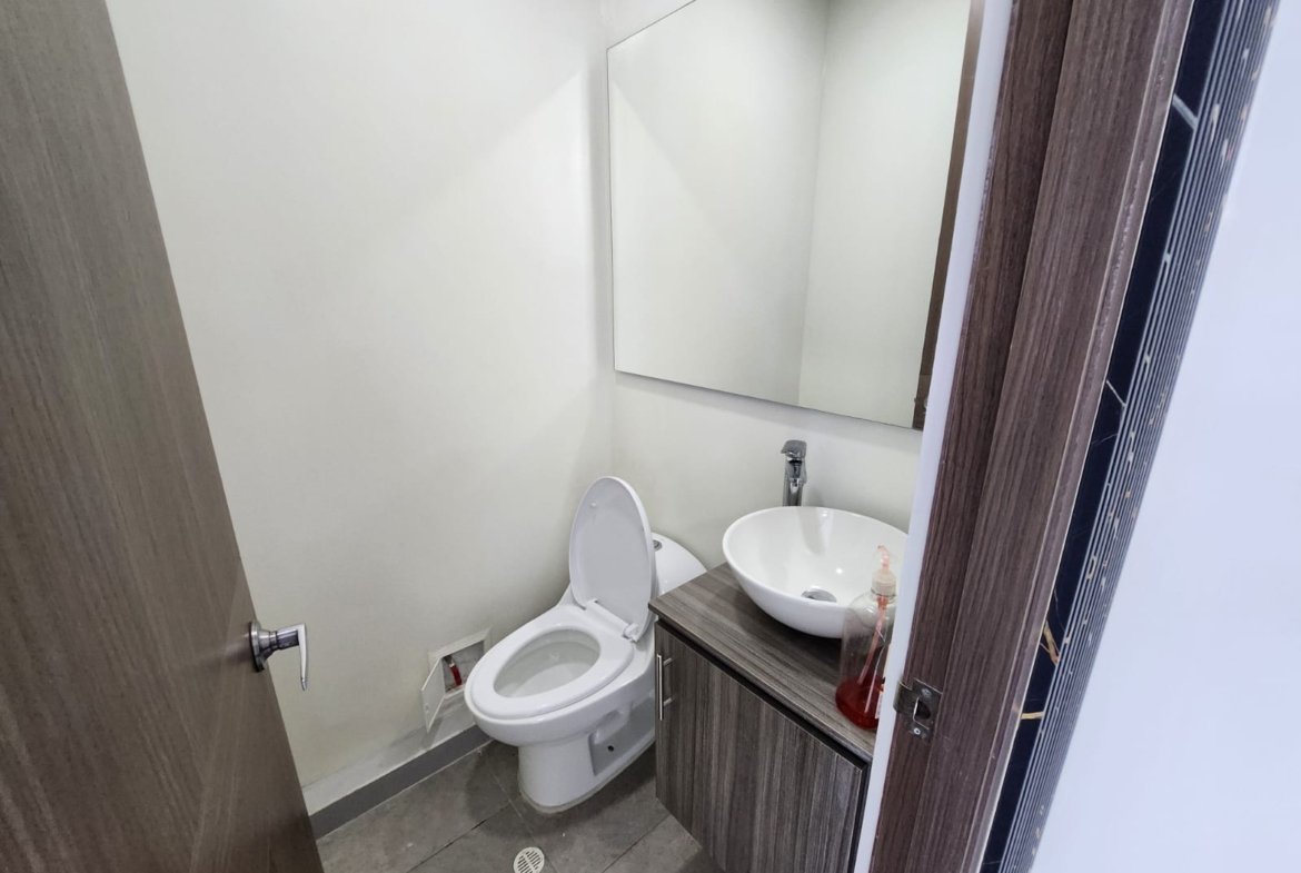 Oficina en venta en Chía, 27,07 m² remodelada con parqueadero