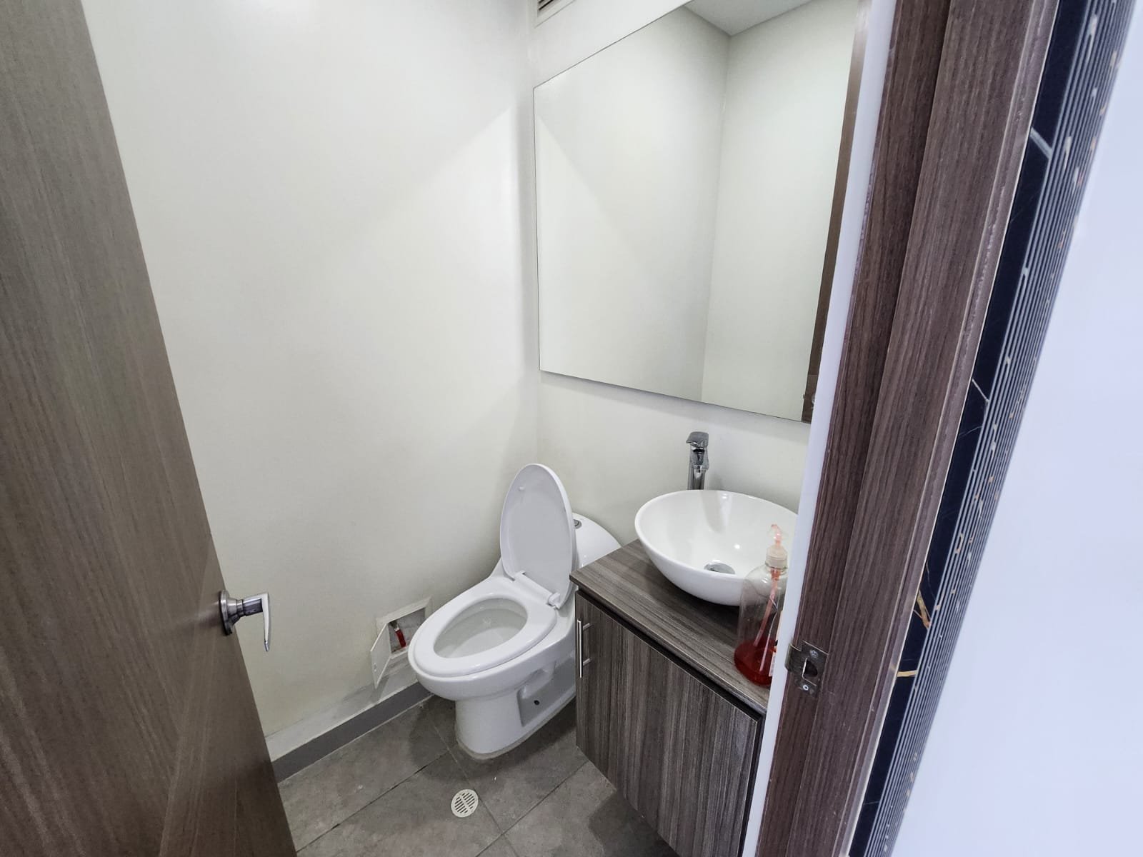314202-454753-1431794592230848 Oficina en venta en Chía, 27,07 m² remodelada con parqueadero