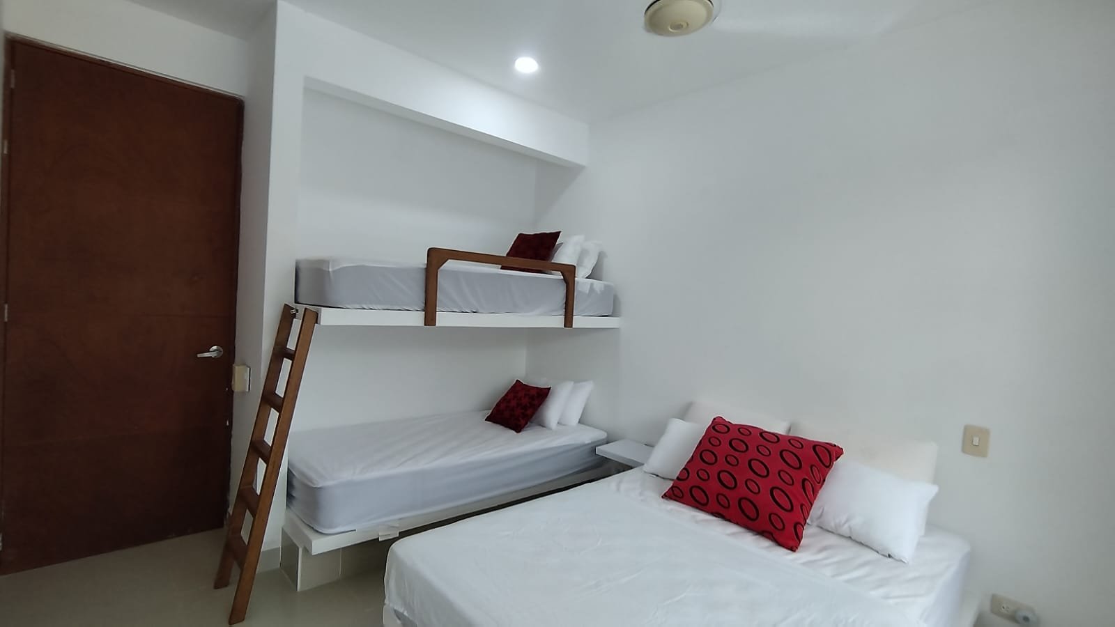 314202-454753-1434179718575523 Apartamento en venta en Laguna Club Cartagena de Indias, piscina privada y venta a puerta cerrada