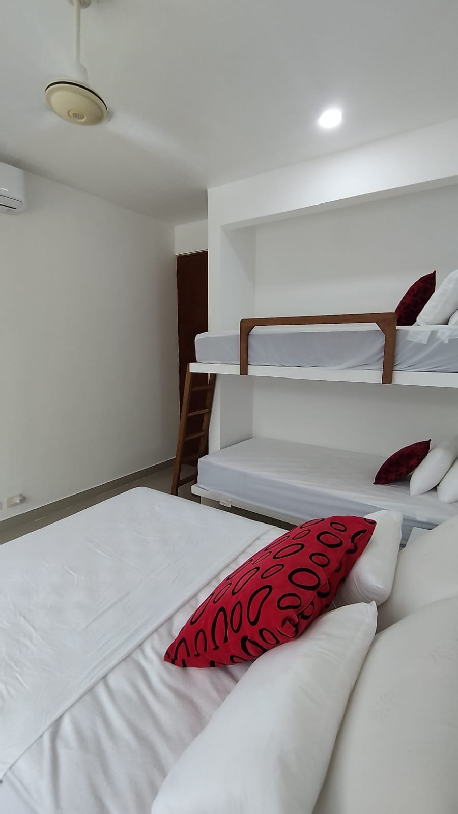 314202-454753-1463318735685857 Apartamento en venta en Laguna Club Cartagena de Indias, piscina privada y venta a puerta cerrada
