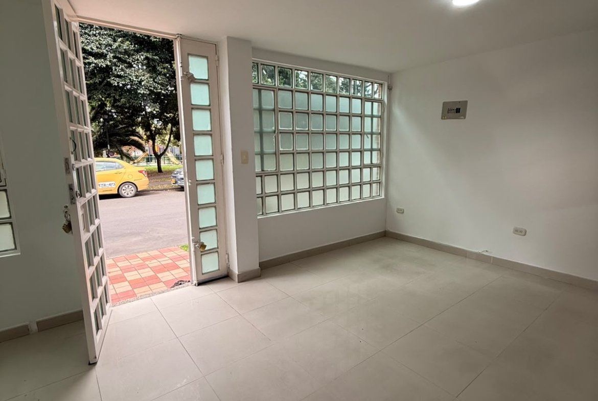 Se arrienda oficina barrio La Esmeralda Bogota