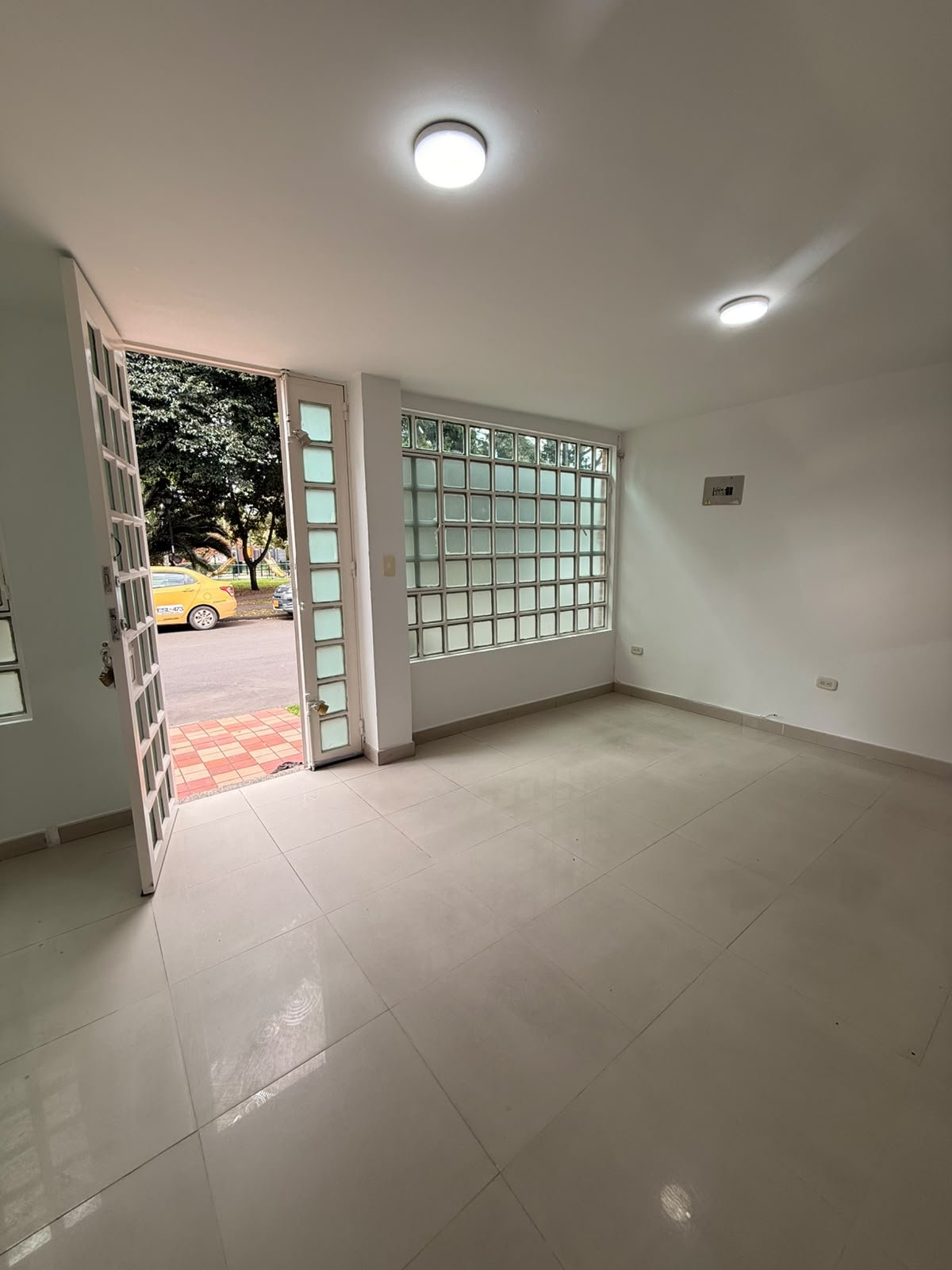 314202-454753-1634365428161012 Se arrienda oficina barrio La Esmeralda Bogota