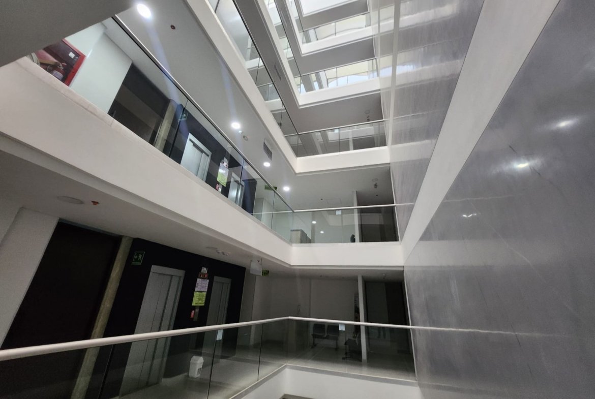 Oficina en venta en Chía, 27,07 m² remodelada con parqueadero