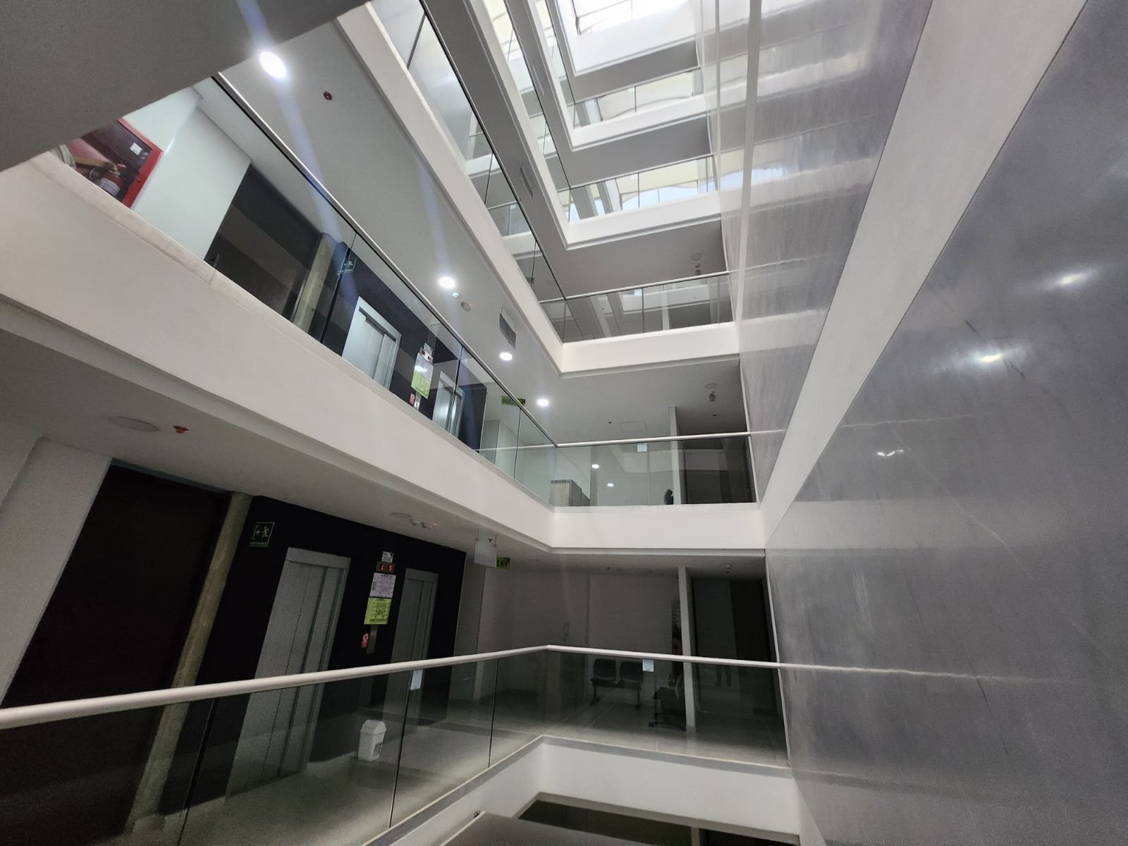 314202-454753-1646378903874792 Oficina en venta en Chía, 27,07 m² remodelada con parqueadero
