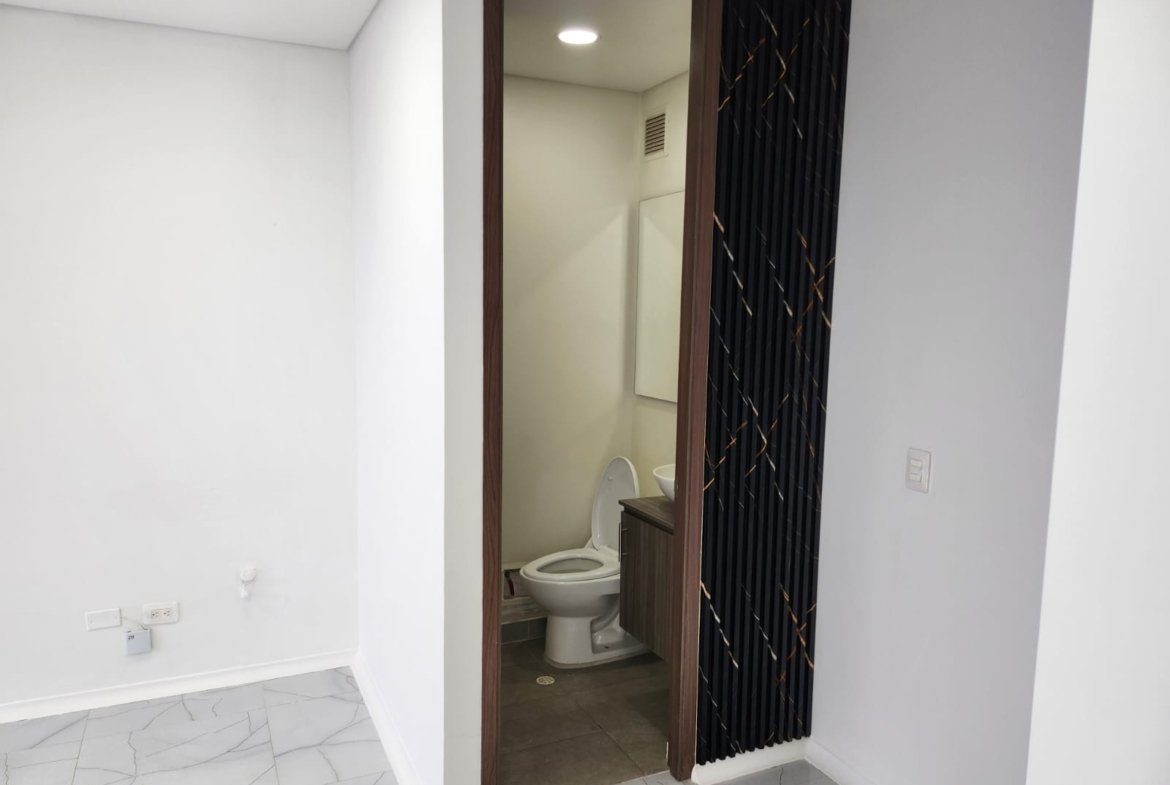 Oficina en venta en Chía, 27,07 m² remodelada con parqueadero