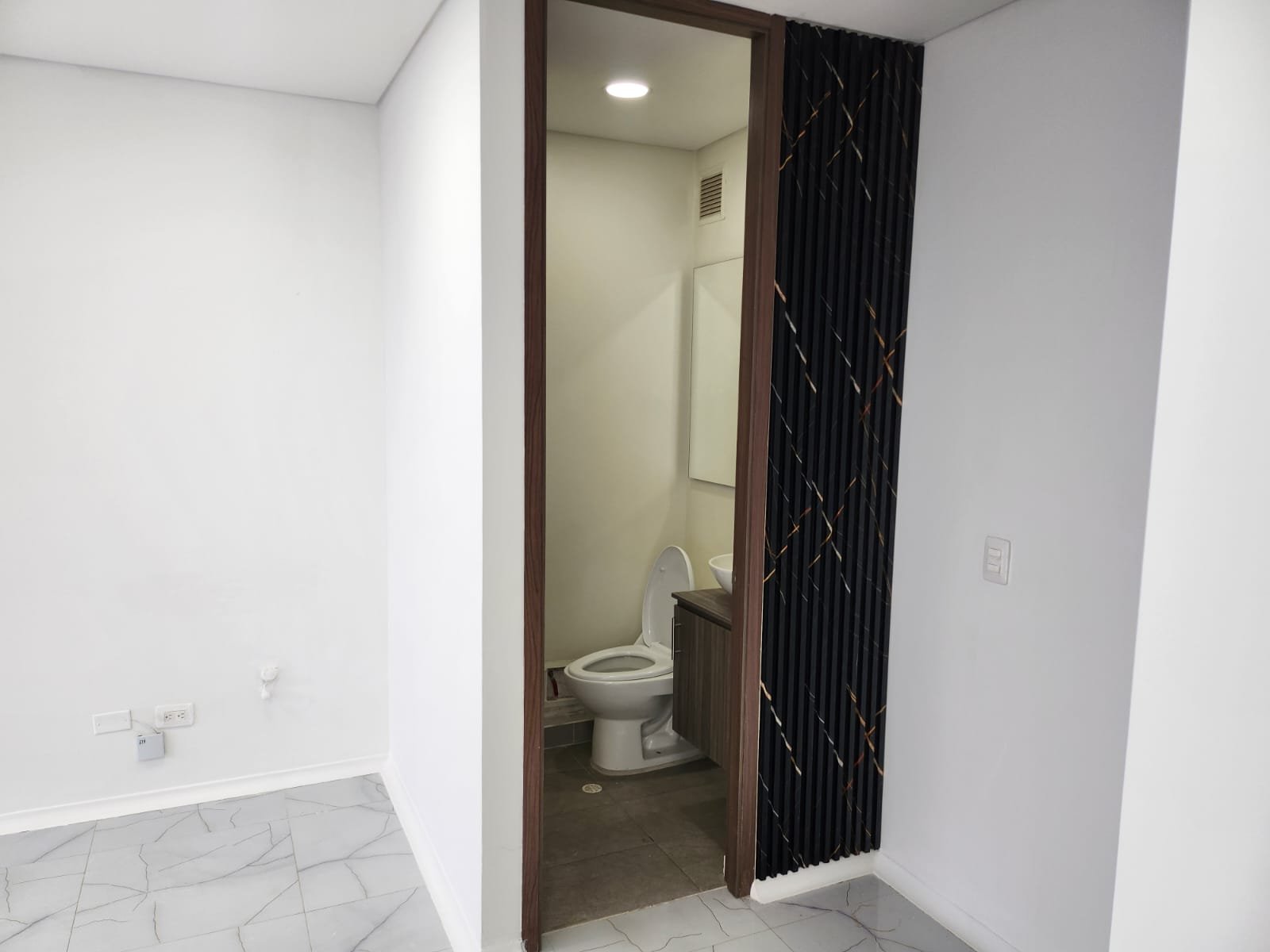 314202-454753-2258558878266934 Oficina en venta en Chía, 27,07 m² remodelada con parqueadero