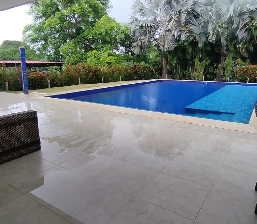 Apartamento en venta en Laguna Club Cartagena de Indias, piscina privada y venta a puerta cerrada