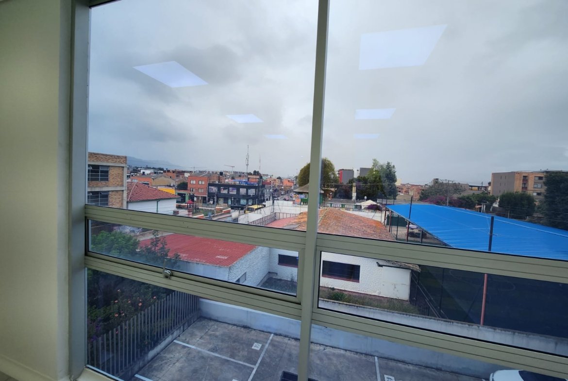 Oficina en venta en Chía, 27,07 m² remodelada con parqueadero