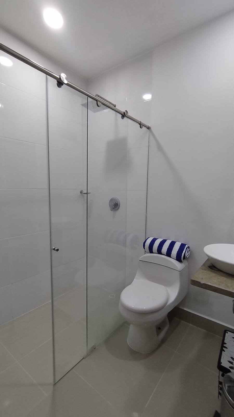 314202-454753-3447558372113127 Apartamento en venta en Laguna Club Cartagena de Indias, piscina privada y venta a puerta cerrada