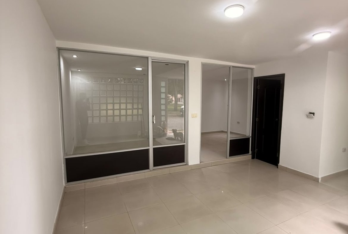 Se arrienda oficina barrio La Esmeralda Bogota