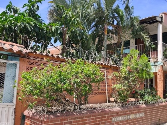 PROPIEDAD DE 600 M2, HOSTAL, LOCALES COMERCIALES Y CASA LOTE EN SANTA MARTA