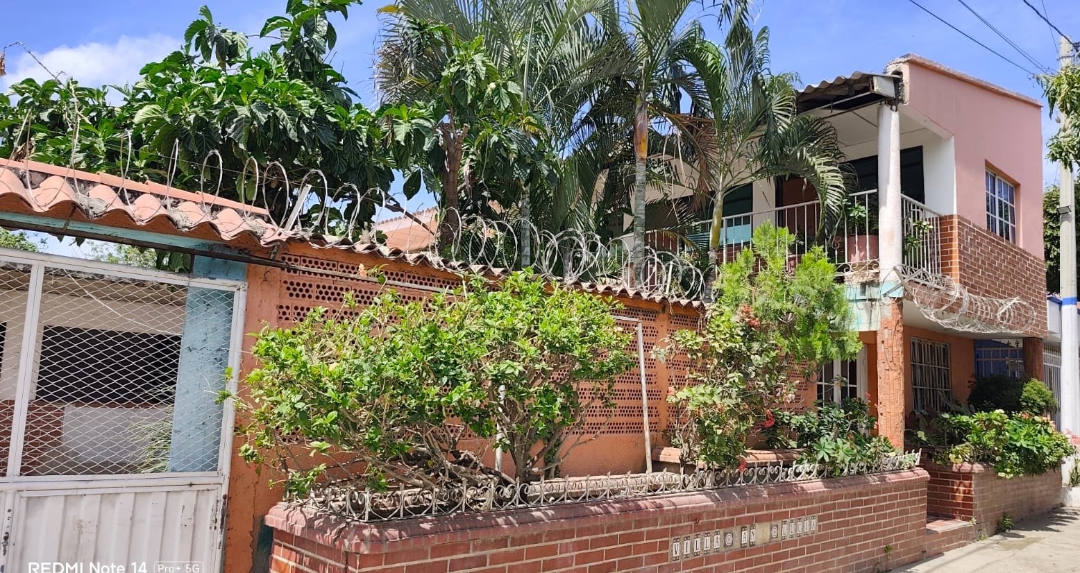 PROPIEDAD DE 600 M2, HOSTAL, LOCALES COMERCIALES Y CASA LOTE EN SANTA MARTA